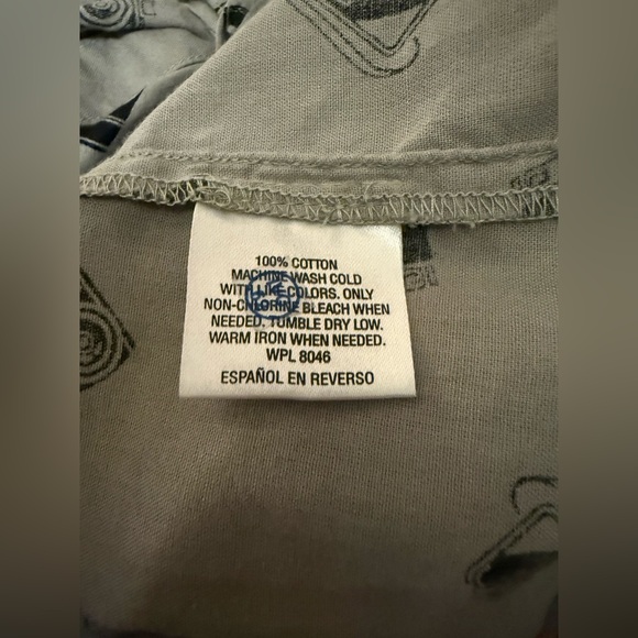 Woman’s Stylish Gray Patterned Button Down Shirt - Picture 6 of 7